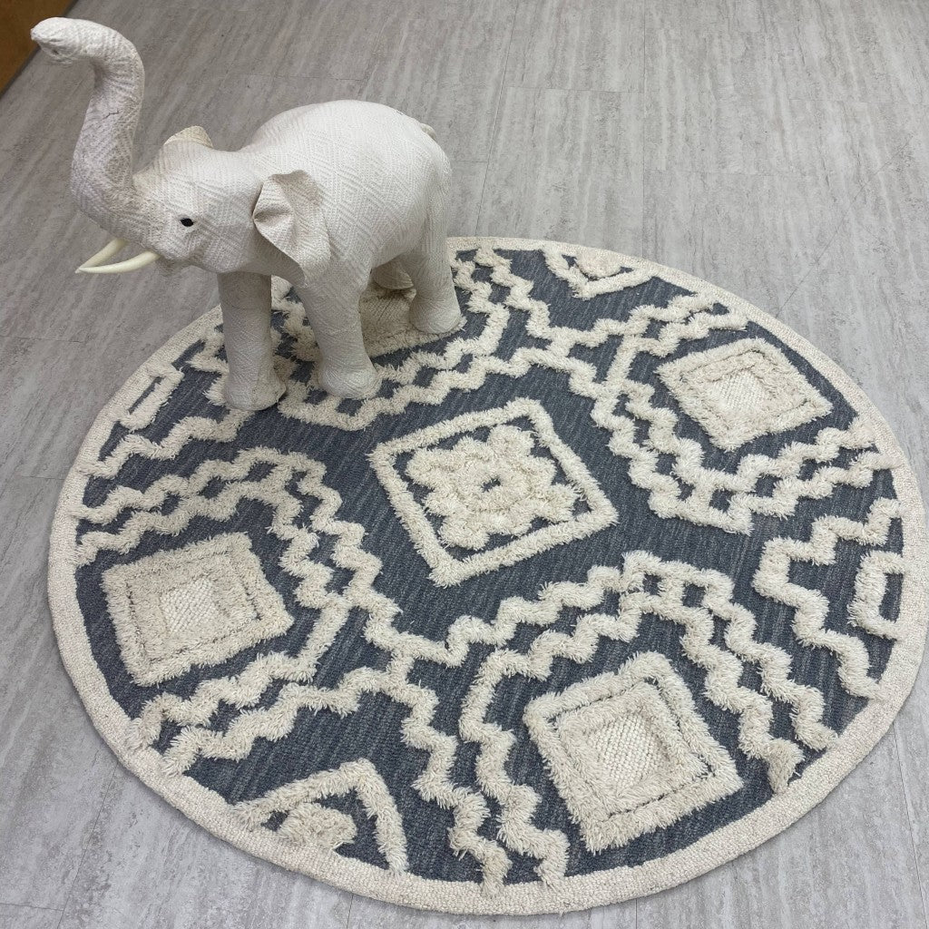 6' Round Gray and Cream Geometric Area Rug