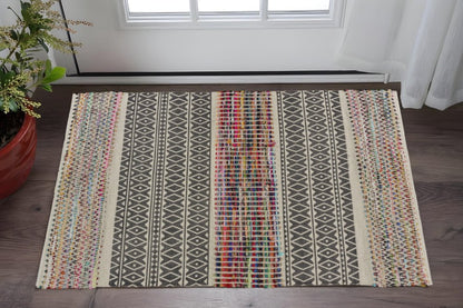 5' X 7' Colorful Traditional Chindi Area Rug