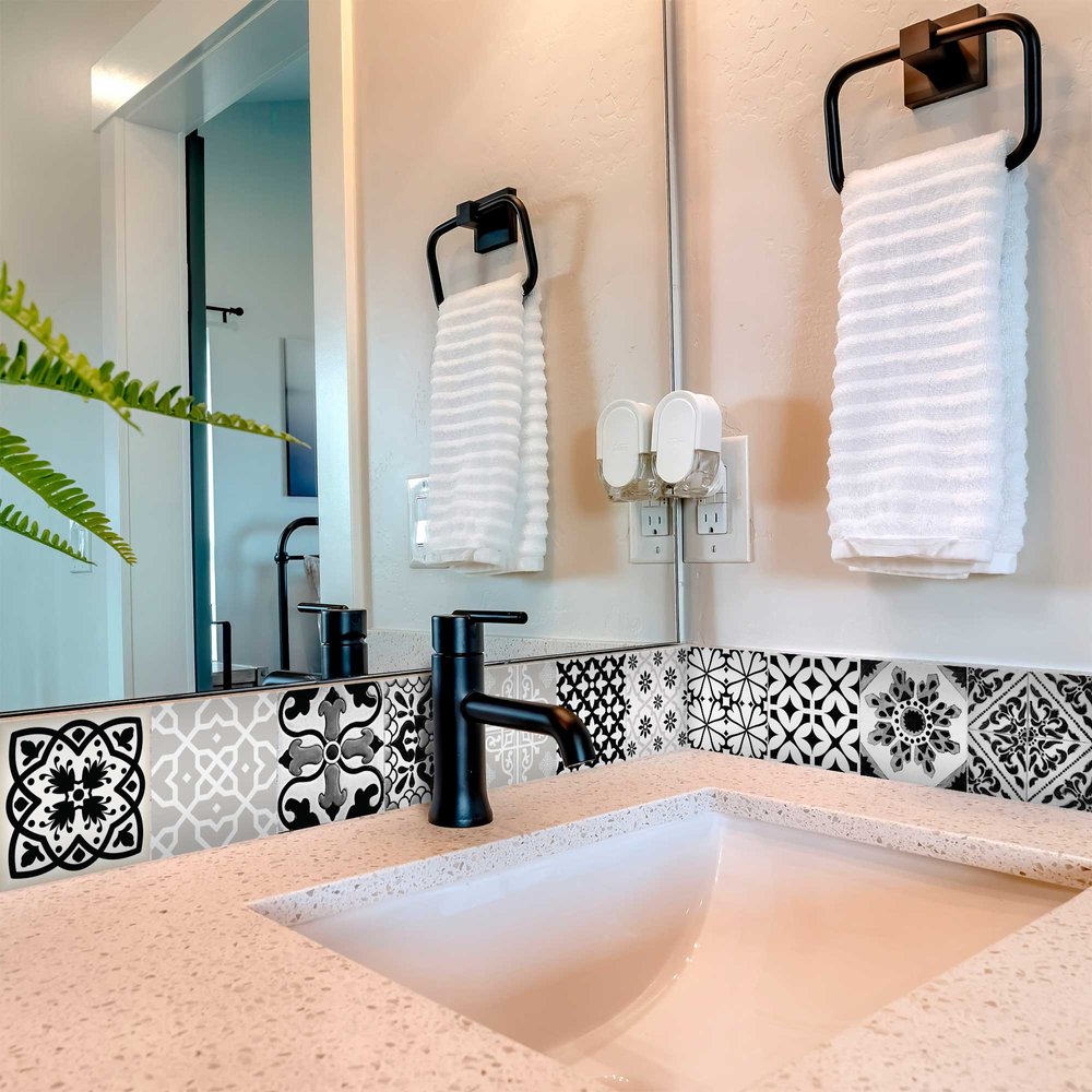 7" X 7" Black White and Gray Bella Peel and Stick Tiles