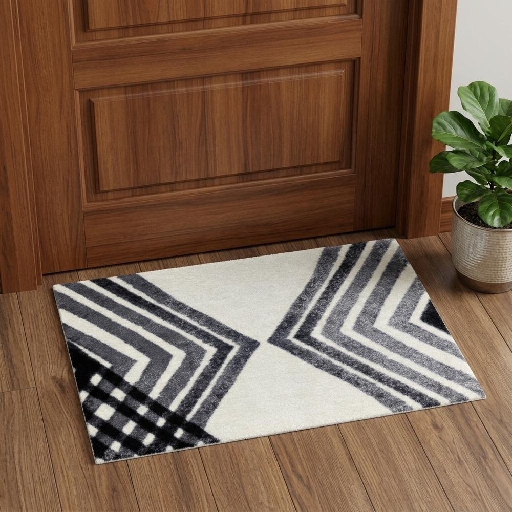 2' X 3' Black and Gray Abstract Arrow Washable Floor Mat