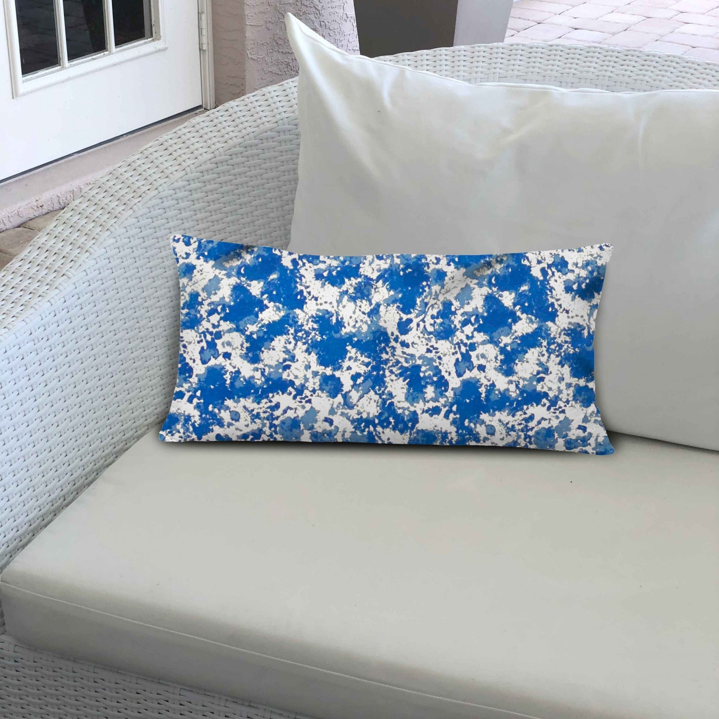 12" X 16" Blue And White Crab Enveloped Lumbar Indoor Outdoor Pillow Cover