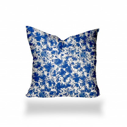 12" X 16" Blue And White Crab Enveloped Lumbar Indoor Outdoor Pillow Cover