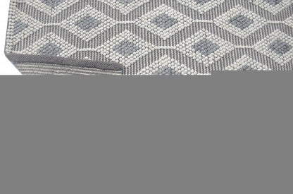5' X 7' Gray and Ivory Geometric Handmade Area Rug