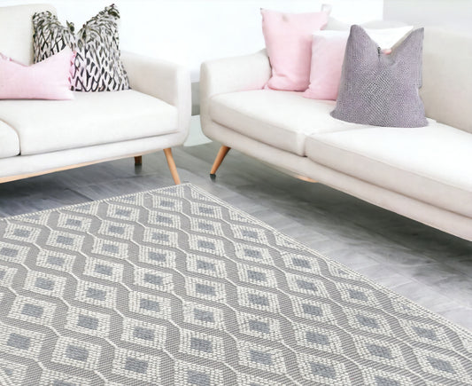 6' X 9' Gray and Ivory Geometric Handmade Area Rug