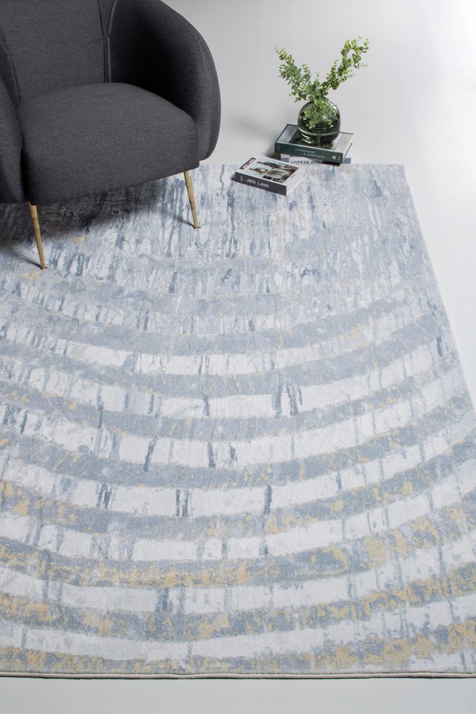 5' X 8' Gray And Ivory Abstract Area Rug