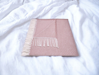 Soft Dusty Rose Links Pattern Throw Blanket