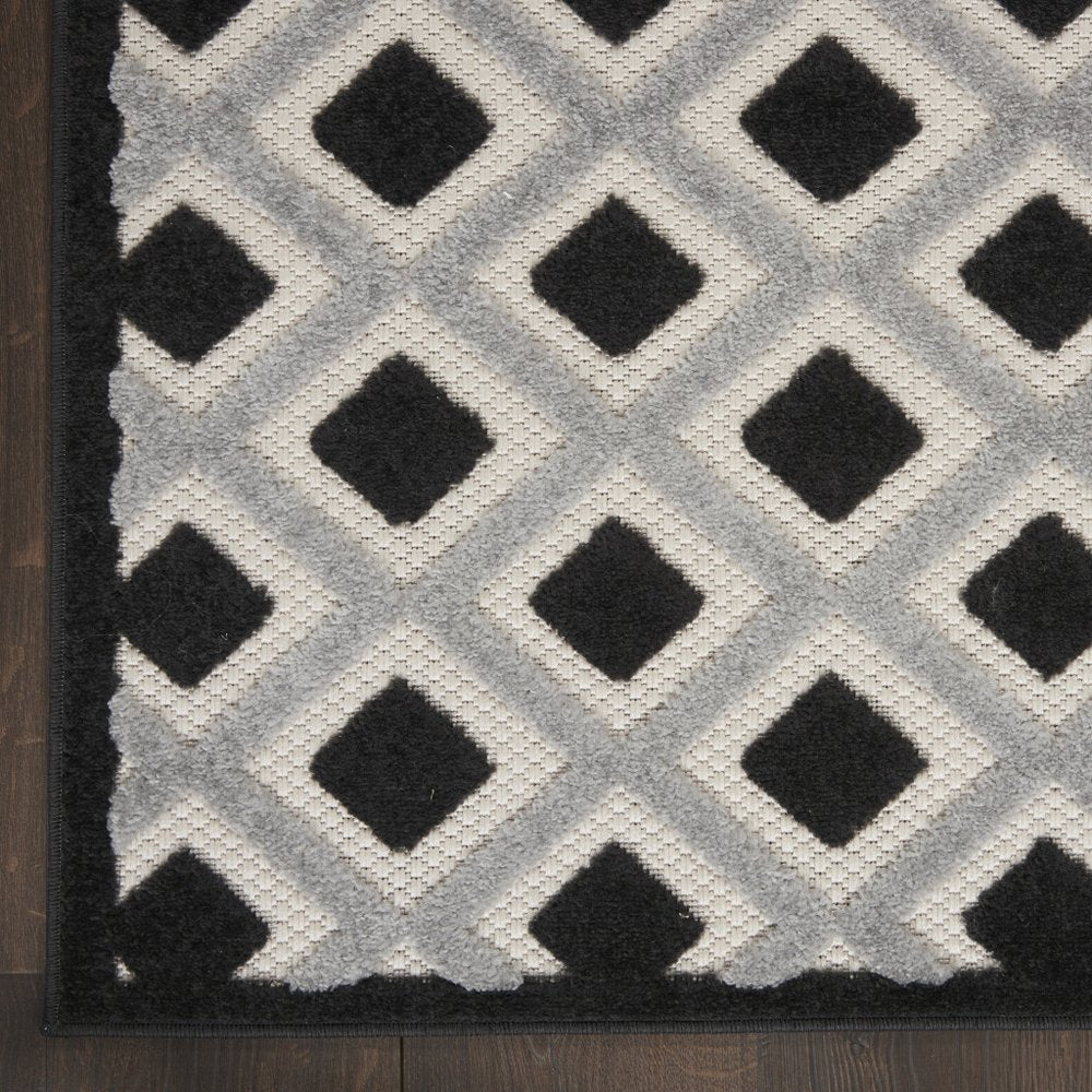 10' Black And White Indoor Outdoor Runner Rug