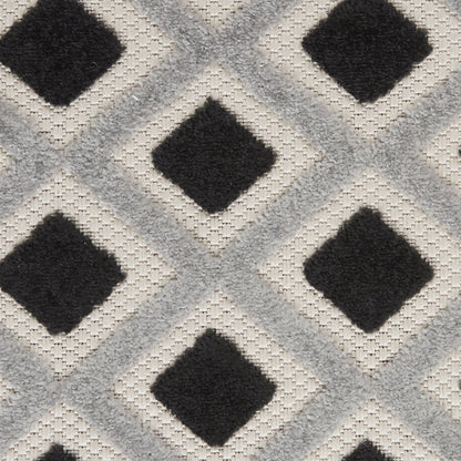 10' Black And White Indoor Outdoor Runner Rug