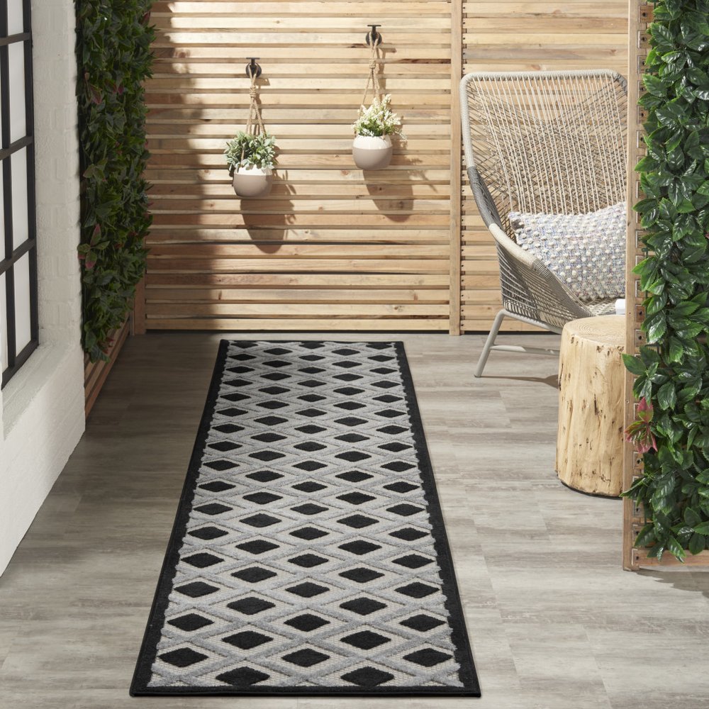 12' Black And White Indoor Outdoor Runner Rug