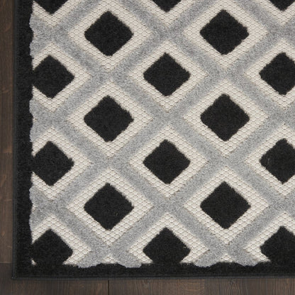 8' Black And White Indoor Outdoor Runner Rug