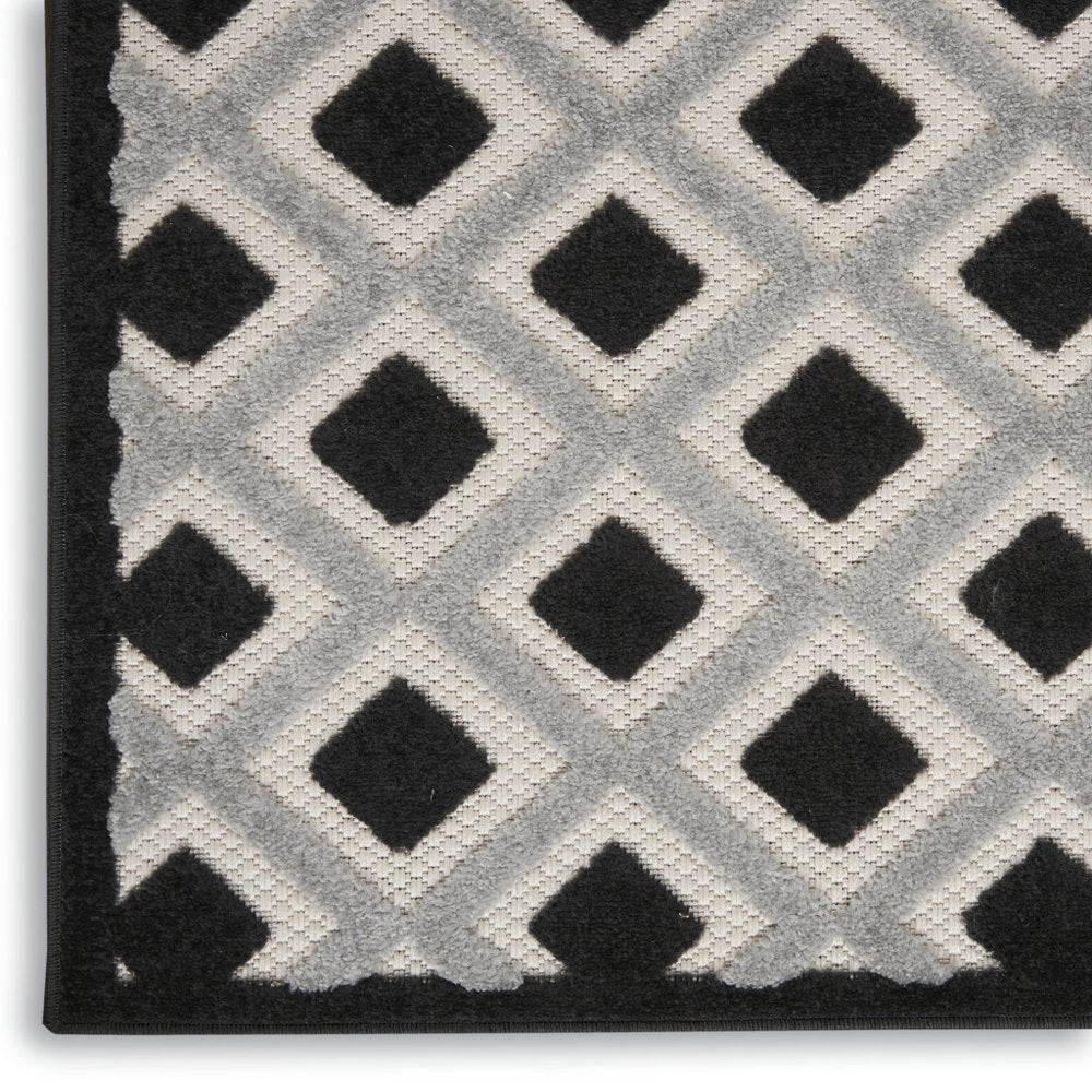 8' Black And White Indoor Outdoor Runner Rug