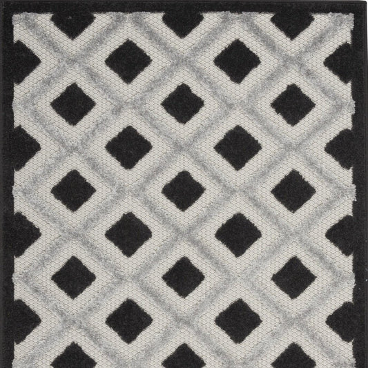 3' X 4' Black And White Indoor Outdoor Area Rug