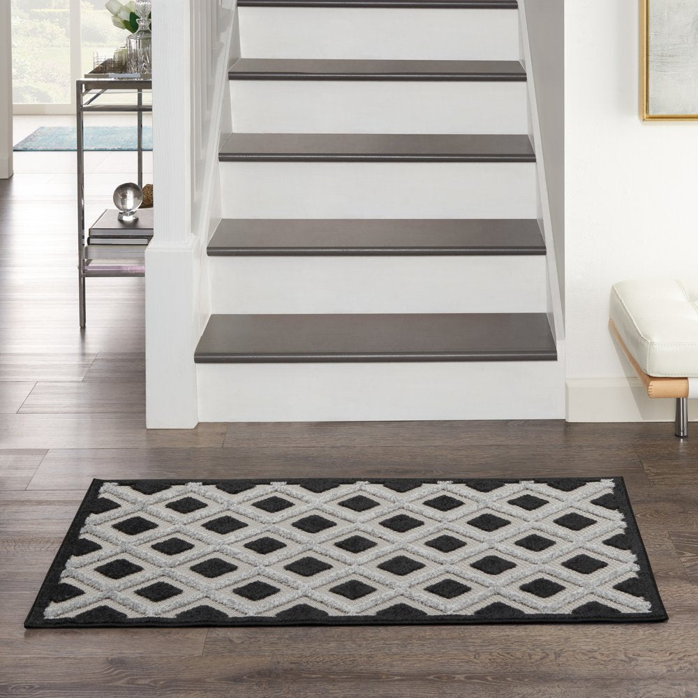 3' X 4' Black And White Indoor Outdoor Area Rug