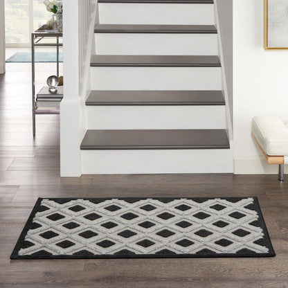 3' X 4' Black And White Indoor Outdoor Area Rug