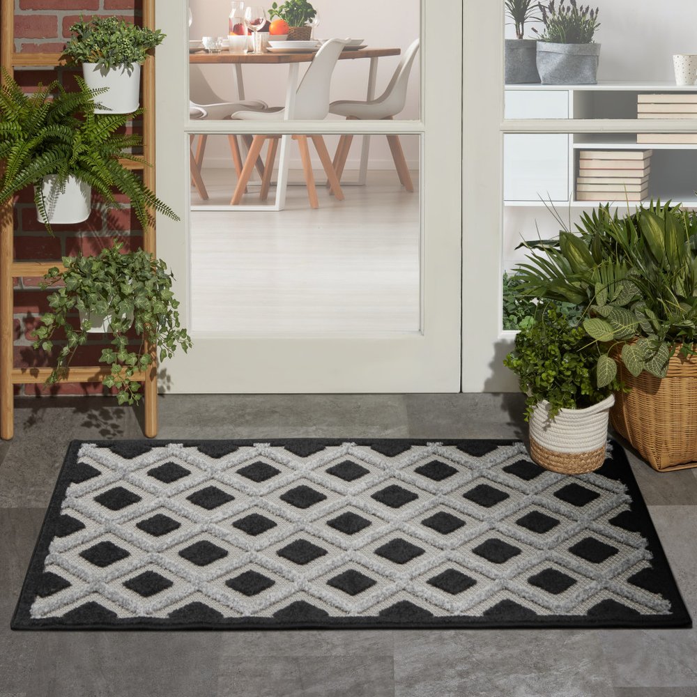 3' X 4' Black And White Indoor Outdoor Area Rug