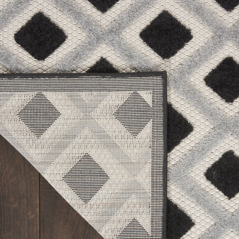3' X 4' Black And White Indoor Outdoor Area Rug