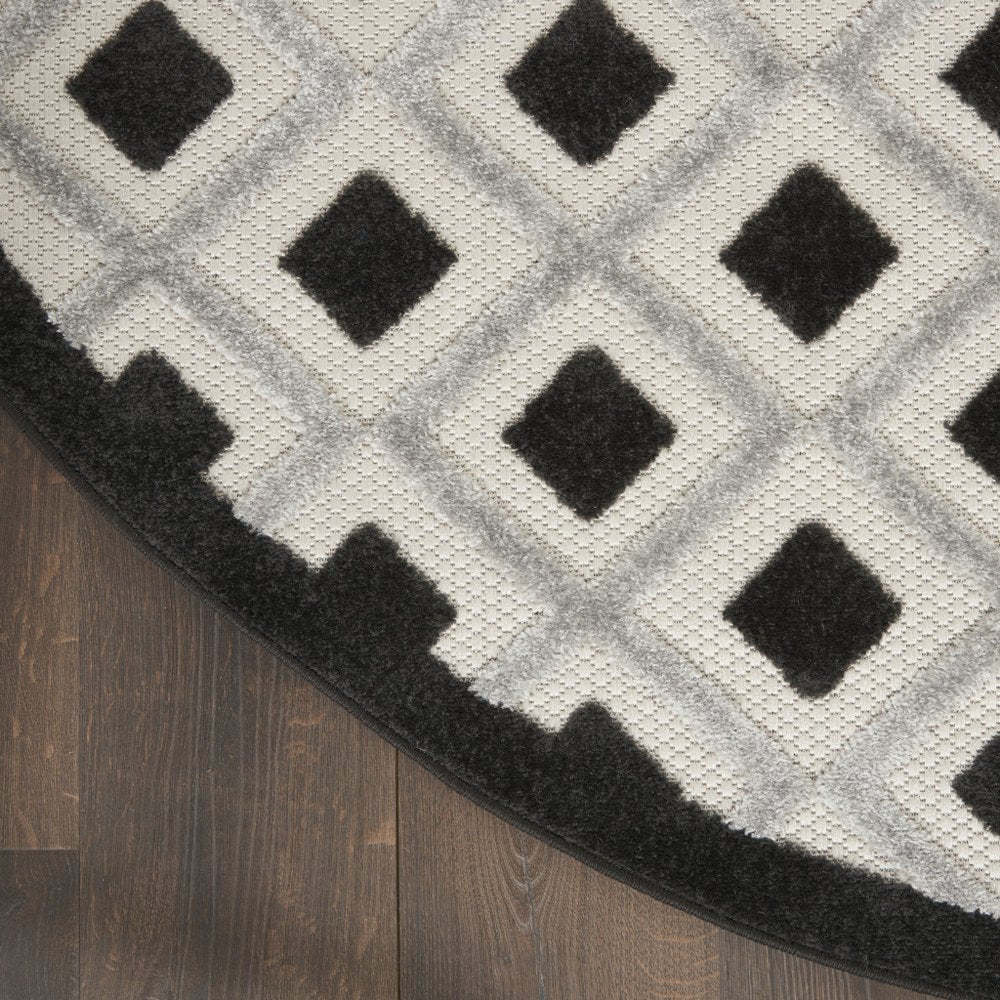 8' X 8' Black And White Round Indoor Outdoor Area Rug