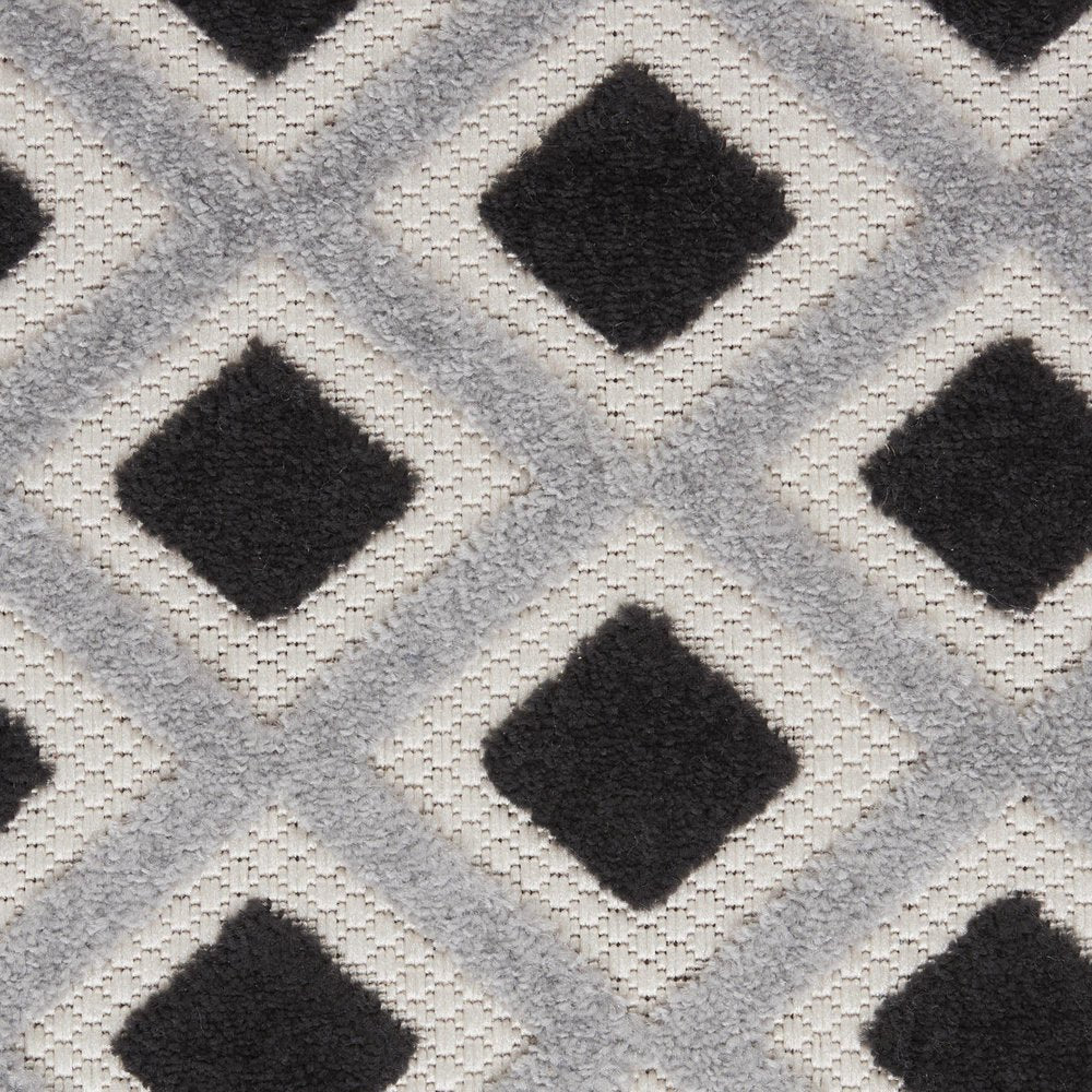 8' X 8' Black And White Round Indoor Outdoor Area Rug