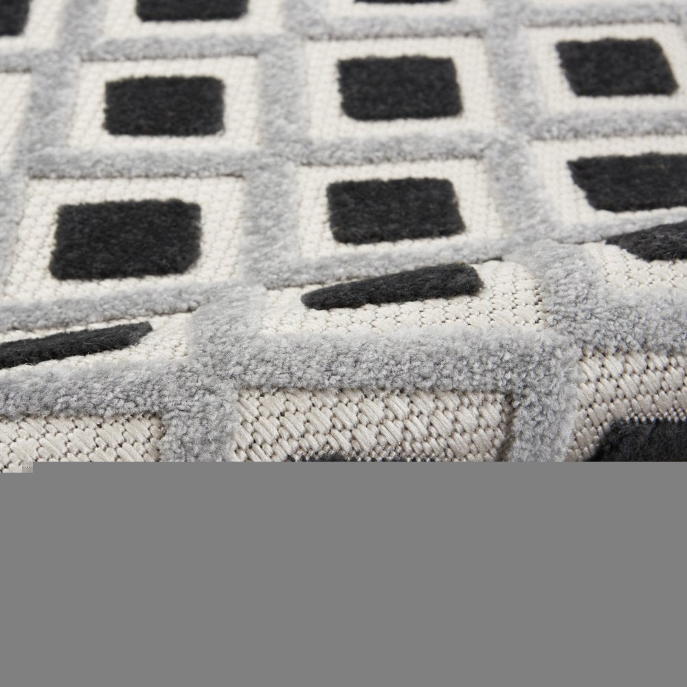 8' X 8' Black And White Round Indoor Outdoor Area Rug