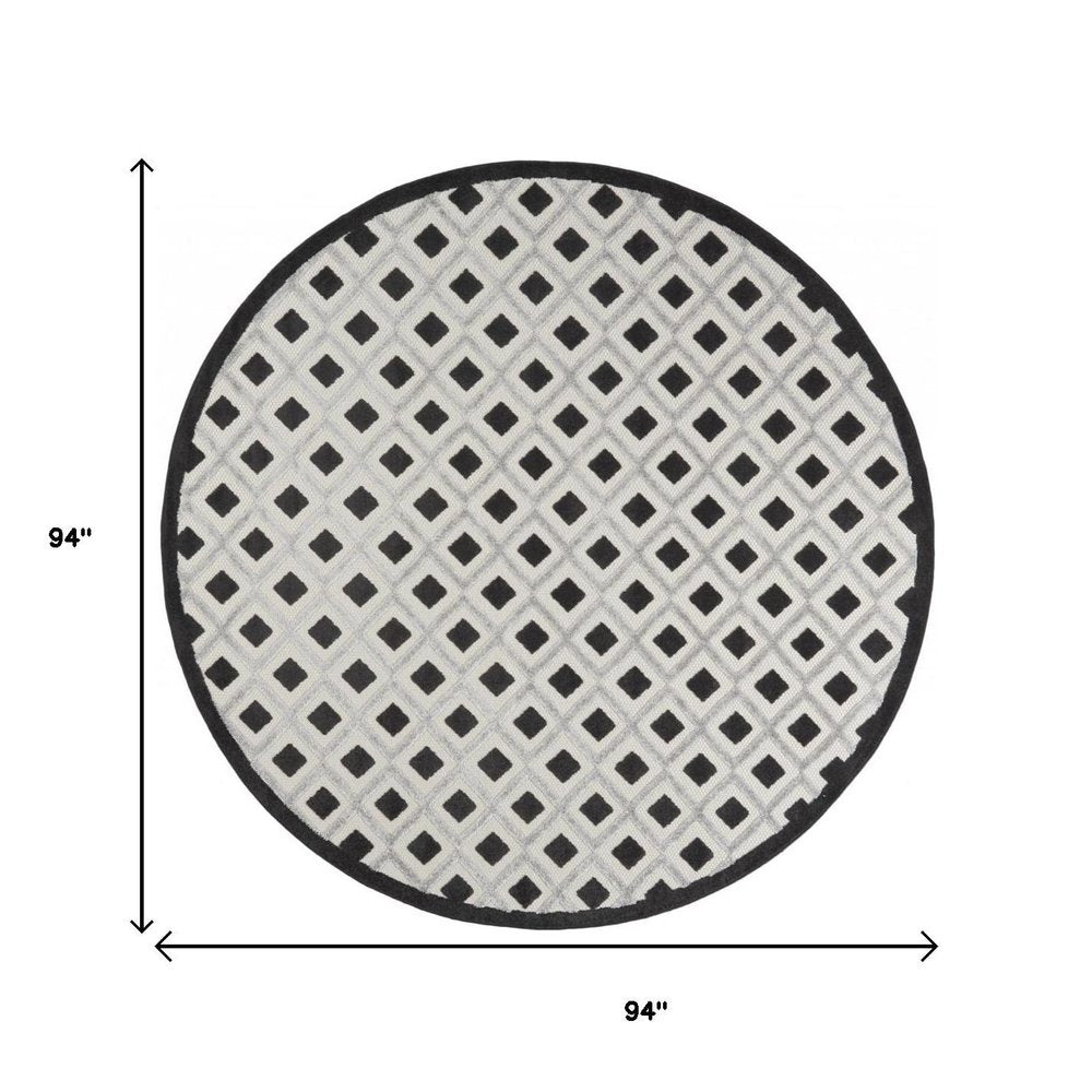 8' X 8' Black And White Round Indoor Outdoor Area Rug