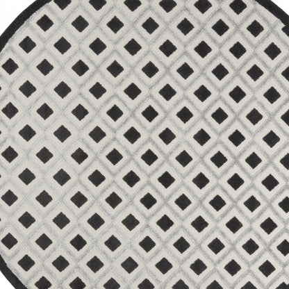8' X 8' Black And White Round Indoor Outdoor Area Rug