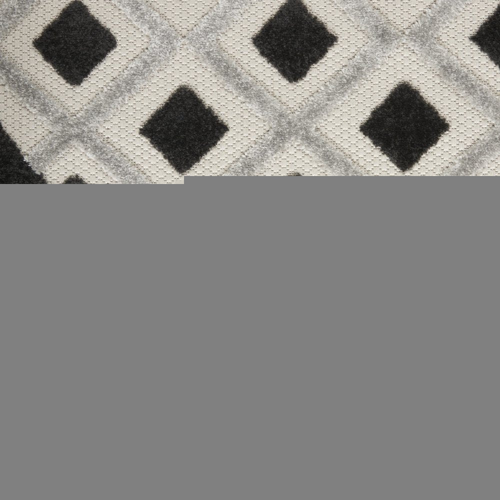 8' X 8' Black And White Round Indoor Outdoor Area Rug