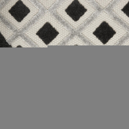 8' X 8' Black And White Round Indoor Outdoor Area Rug