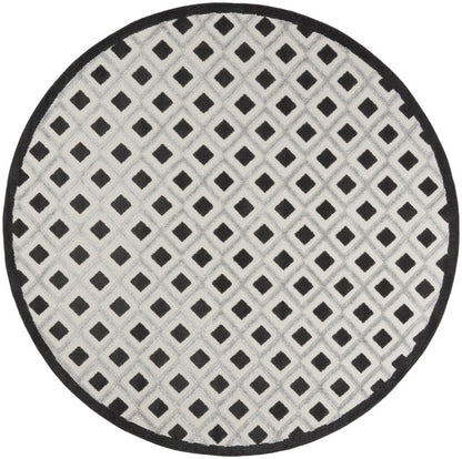 8' X 8' Black And White Round Indoor Outdoor Area Rug