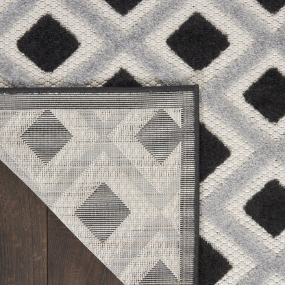 9' X 12' Black And White Indoor Outdoor Area Rug