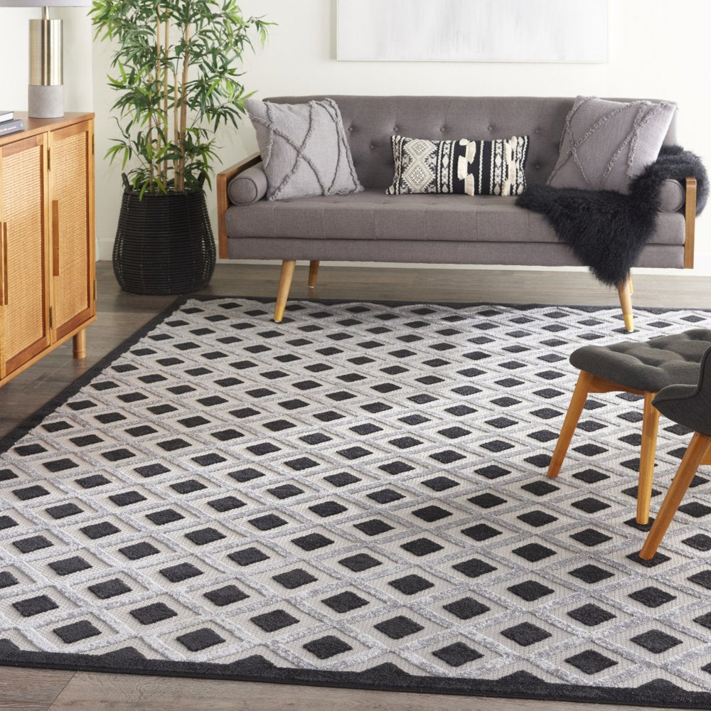 10' X 13' Black And White Indoor Outdoor Area Rug