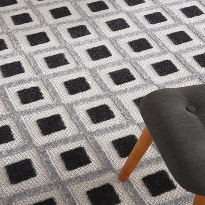 10' X 13' Black And White Indoor Outdoor Area Rug