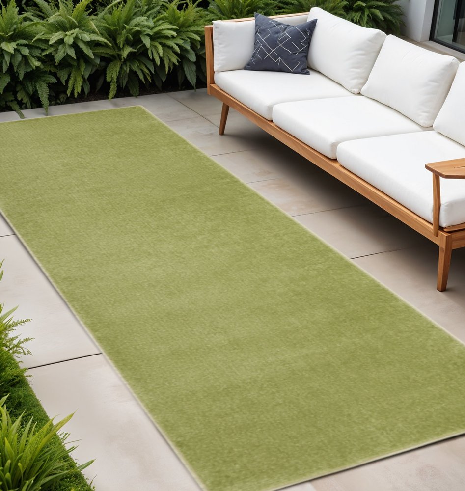 8' Green Indoor Outdoor Runner Rug