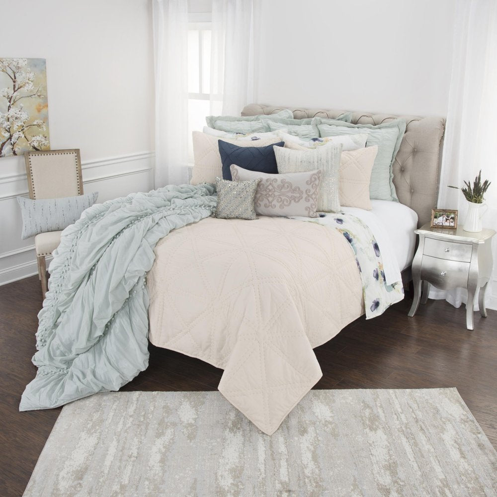 Set of Three Ivory Geometric King Quilt