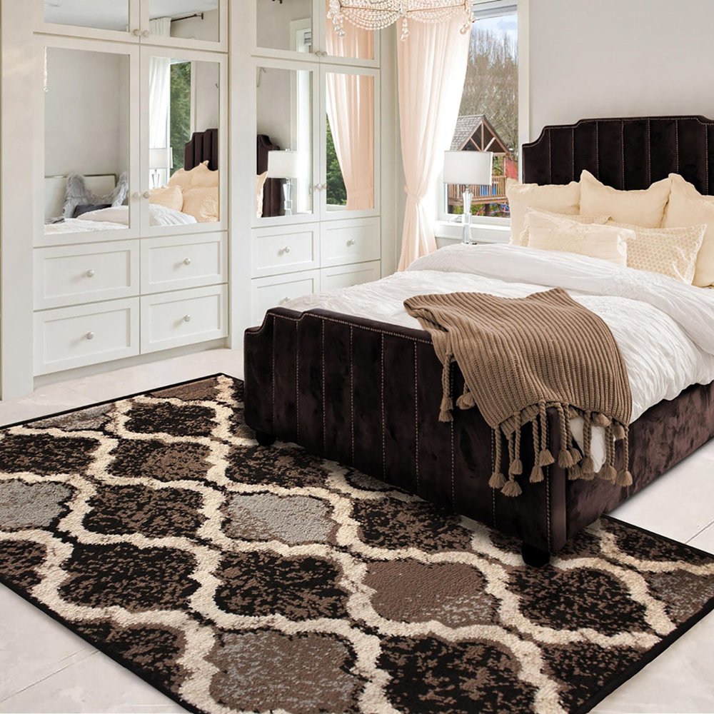 6' X 9' Brown Black And Ivory Quatrefoil Distressed Area Rug