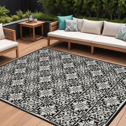 6' X 9' Black And White Fleur De Lis Stain Resistant Non Skid Area Rug