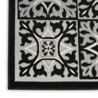5' X 8' Black And White Fleur De Lis Stain Resistant Non Skid Area Rug