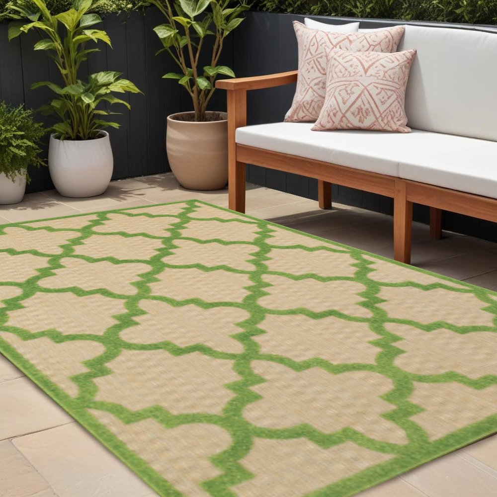 7' X 10' Green Geometric Stain Resistant Indoor Outdoor Area Rug