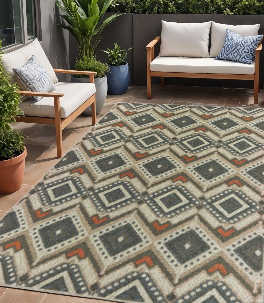 5' X 7' Gray Geometric Stain Resistant Indoor Outdoor Area Rug