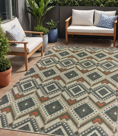 5' X 7' Gray Geometric Stain Resistant Indoor Outdoor Area Rug