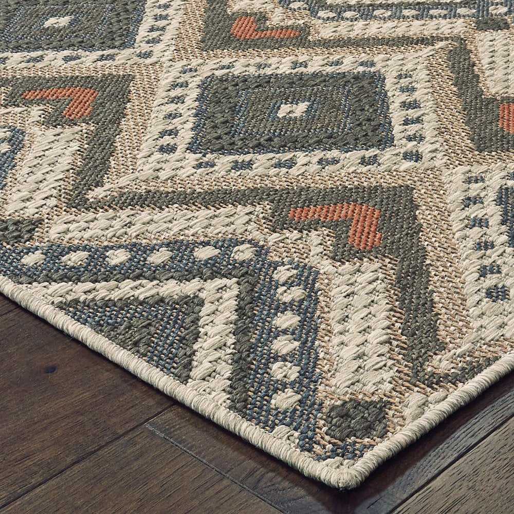 5' X 7' Gray Geometric Stain Resistant Indoor Outdoor Area Rug