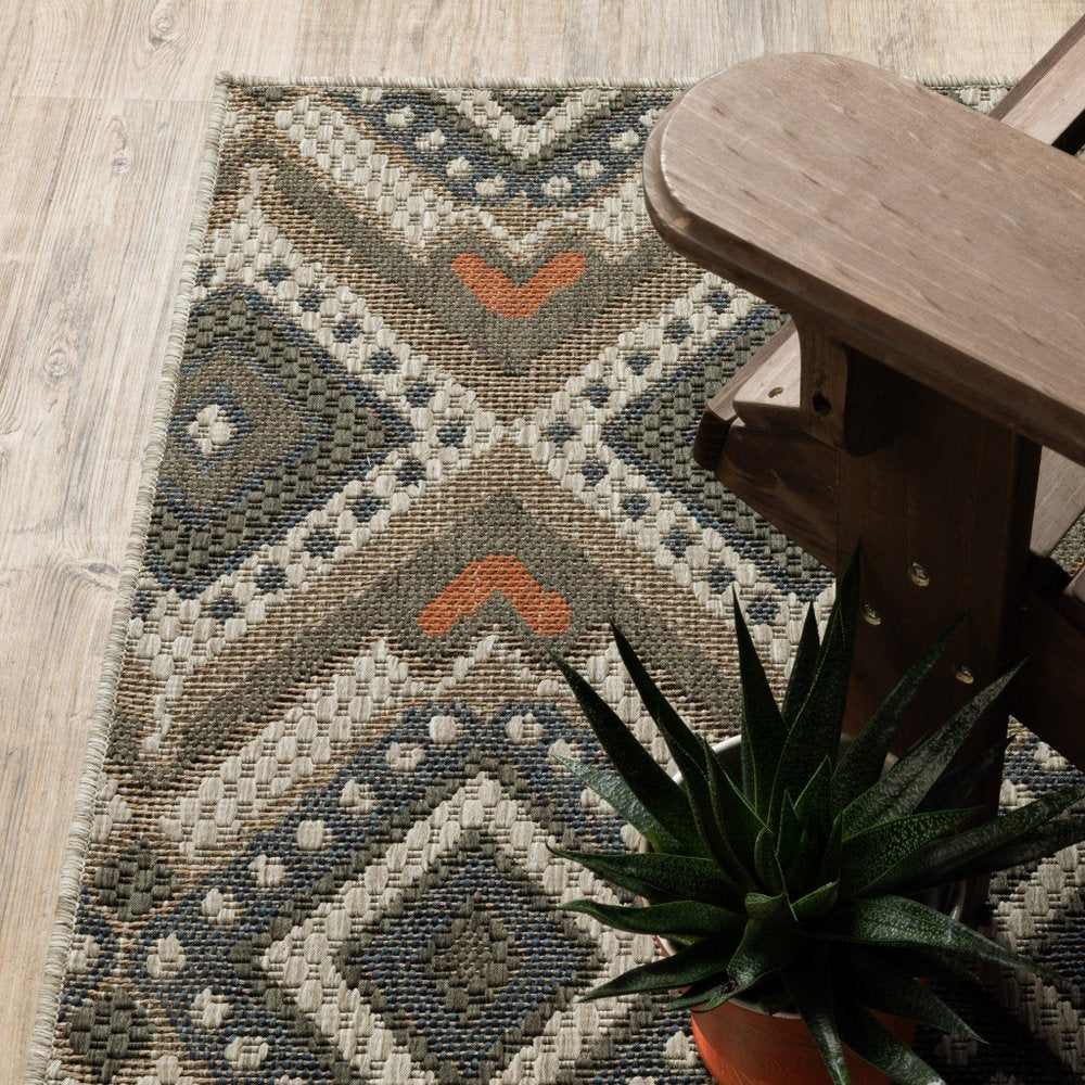 5' X 7' Gray Geometric Stain Resistant Indoor Outdoor Area Rug