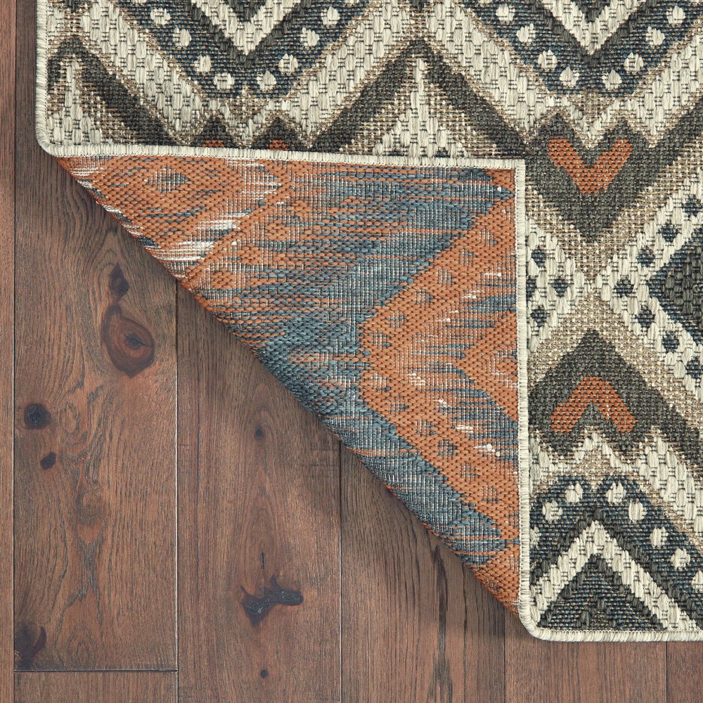 5' X 7' Gray Geometric Stain Resistant Indoor Outdoor Area Rug