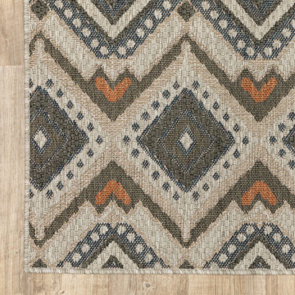 5' X 7' Gray Geometric Stain Resistant Indoor Outdoor Area Rug