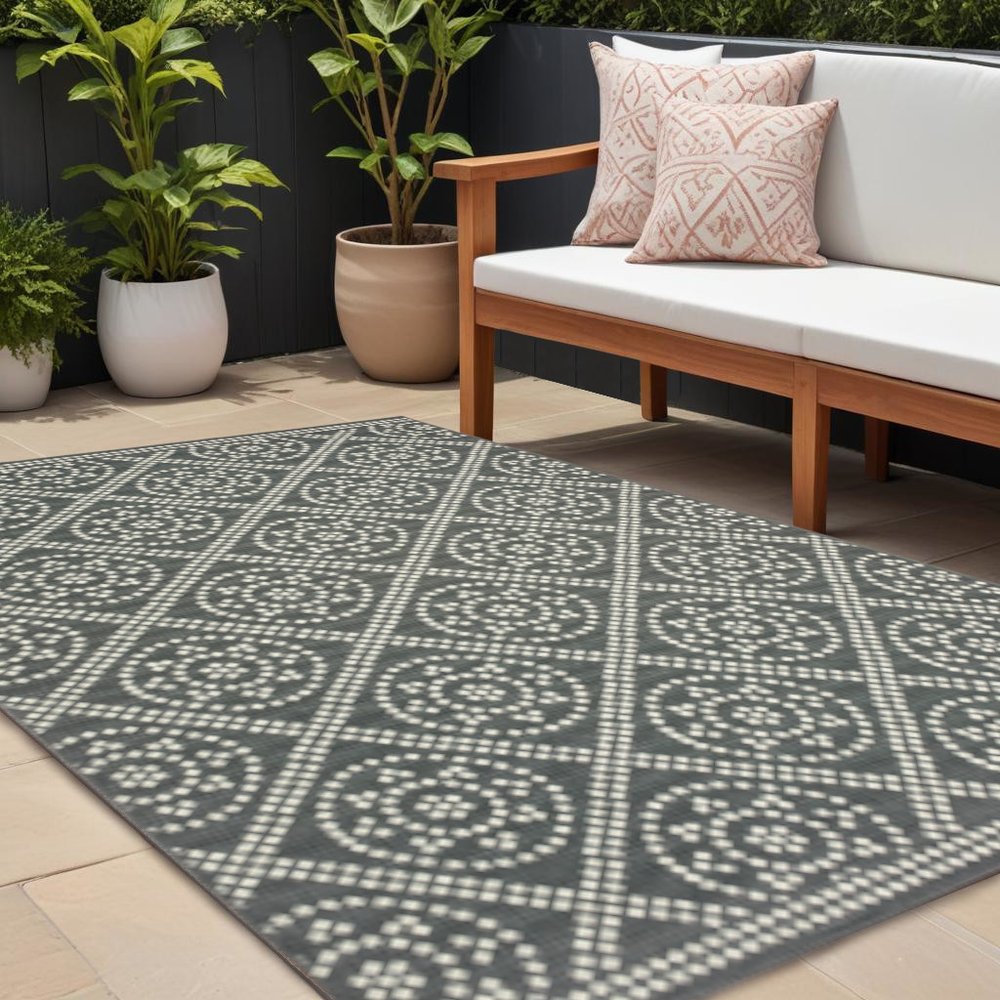 8' X 11' Gray and Ivory Geometric Stain Resistant Indoor Outdoor Area Rug