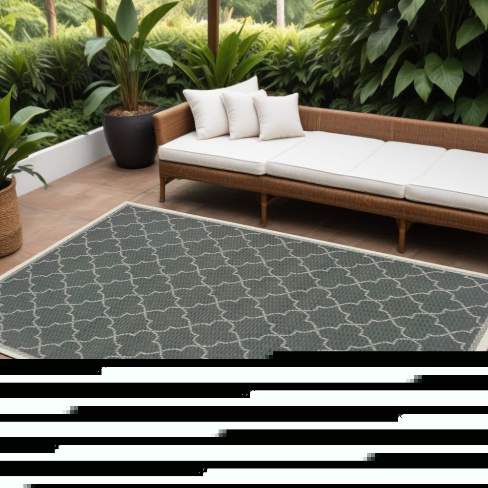 9' X 13' Gray and Ivory Geometric Stain Resistant Indoor Outdoor Area Rug