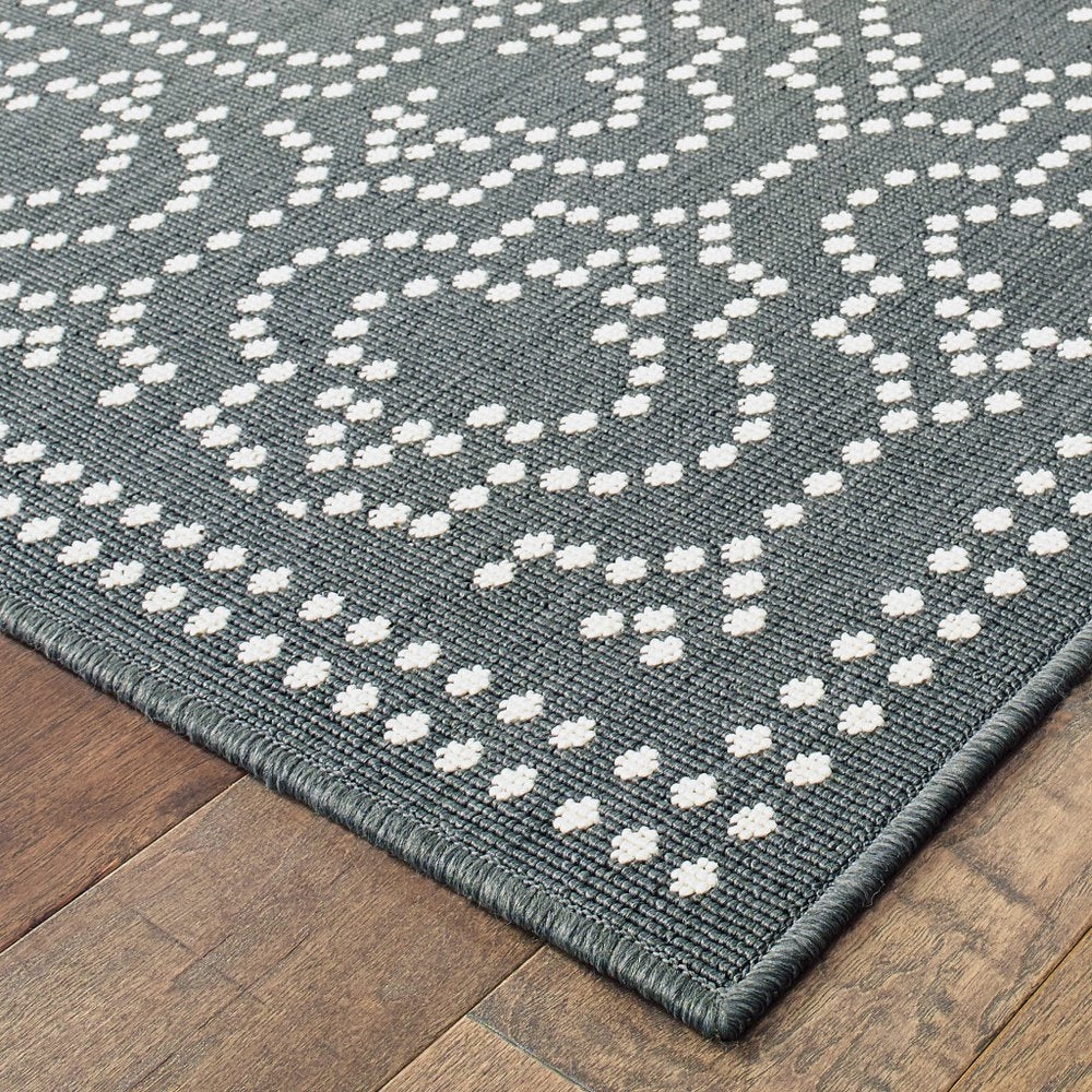 7' X 10' Gray and Ivory Stain Resistant Indoor Outdoor Area Rug