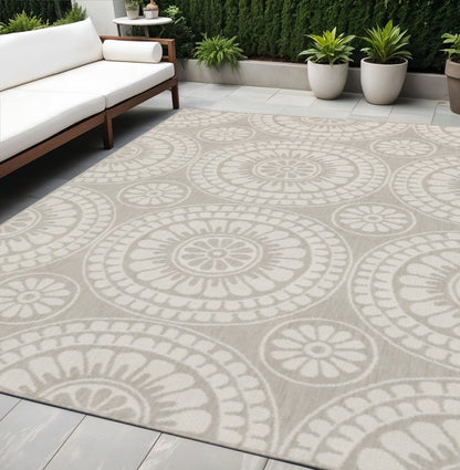 5' X 7' Gray and Ivory Geometric Stain Resistant Indoor Outdoor Area Rug