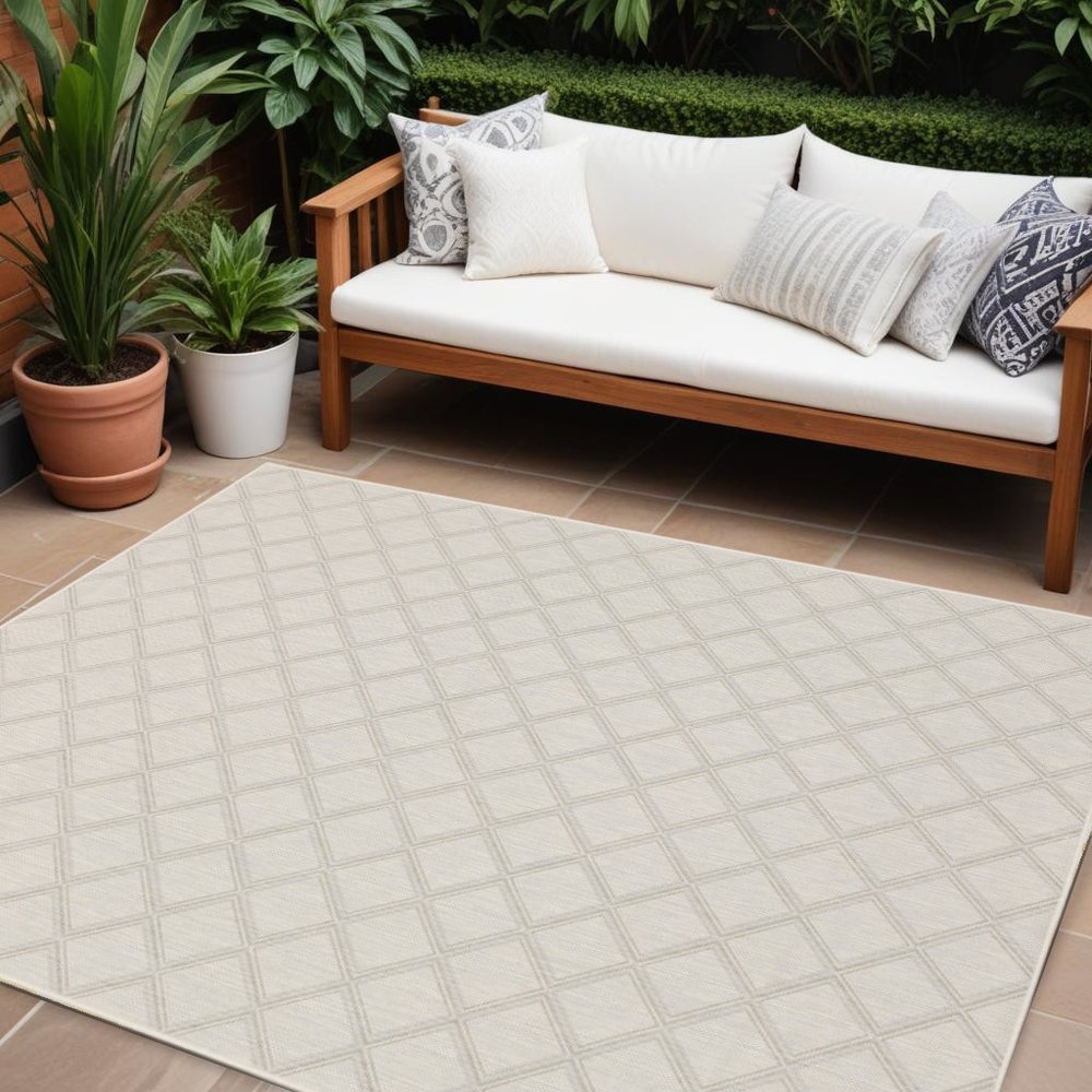 7' X 9' Gray and Ivory Geometric Stain Resistant Indoor Outdoor Area Rug