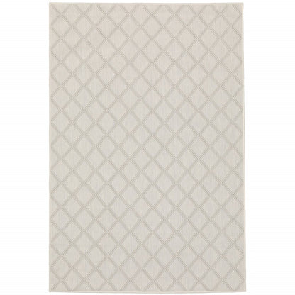 7' X 9' Gray and Ivory Geometric Stain Resistant Indoor Outdoor Area Rug