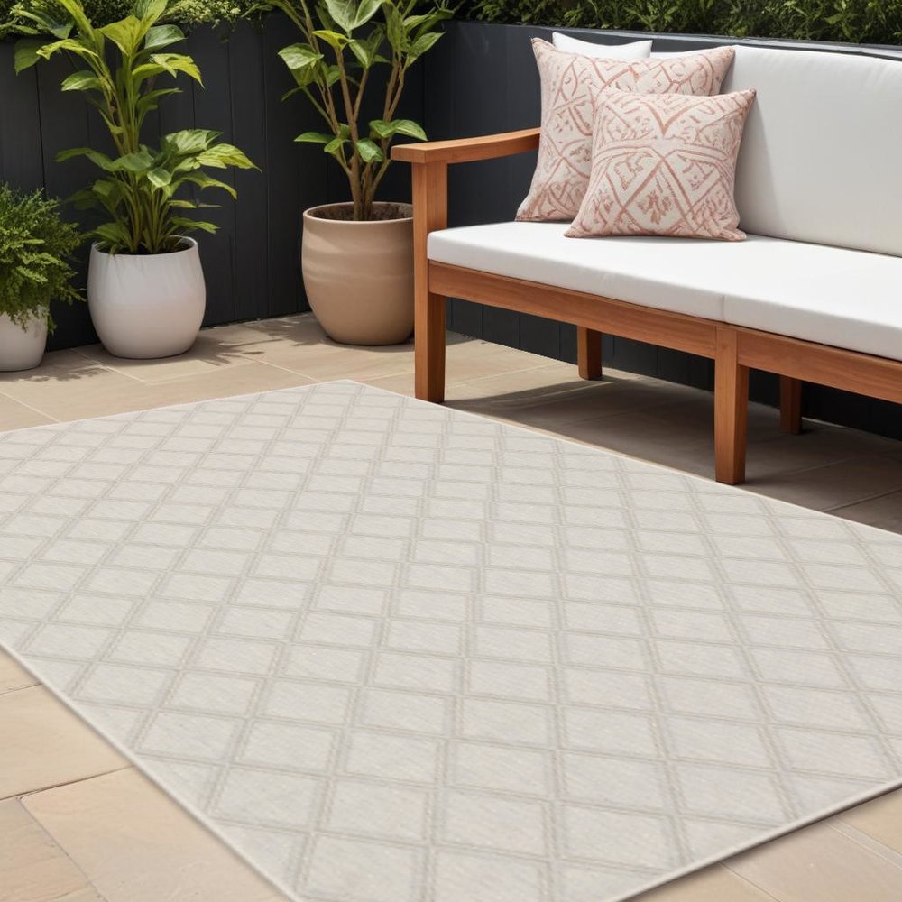 8' x 10' Gray and Ivory Geometric Stain Resistant Indoor Outdoor Area Rug